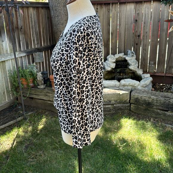 Adonna Leopard V-neck Top Blouse Women's size Small - Picture 5 of 7